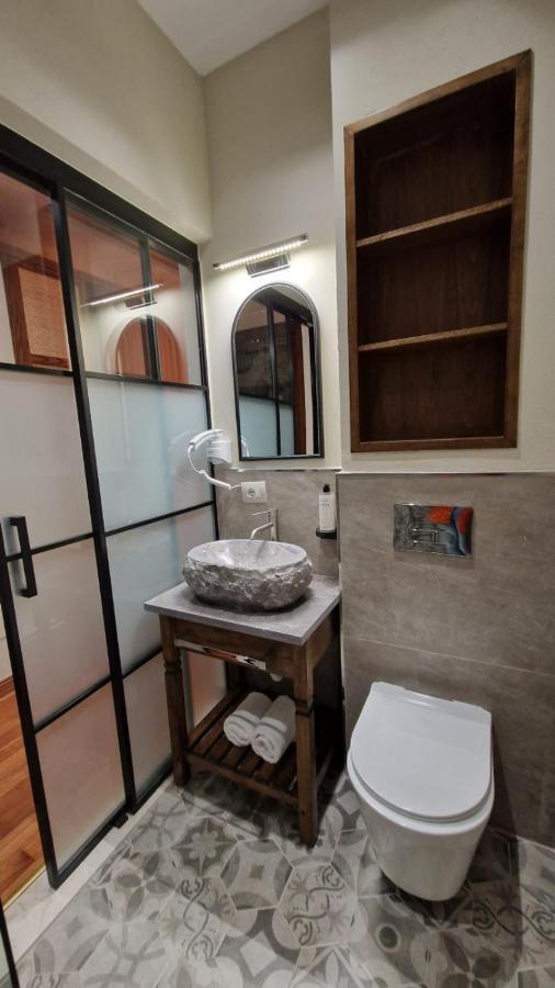 Bujtina Behram Hotel Korça Kültér fotó