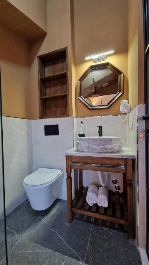 Bujtina Behram Hotel Korça Kültér fotó