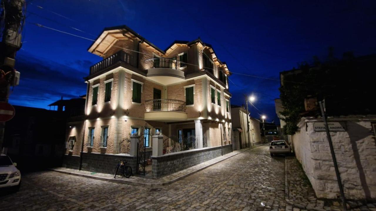 Bujtina Behram Hotel Korça Kültér fotó