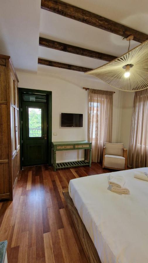Bujtina Behram Hotel Korça Kültér fotó