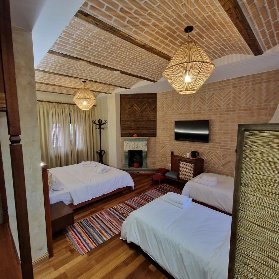 Bujtina Behram Hotel Korça Kültér fotó