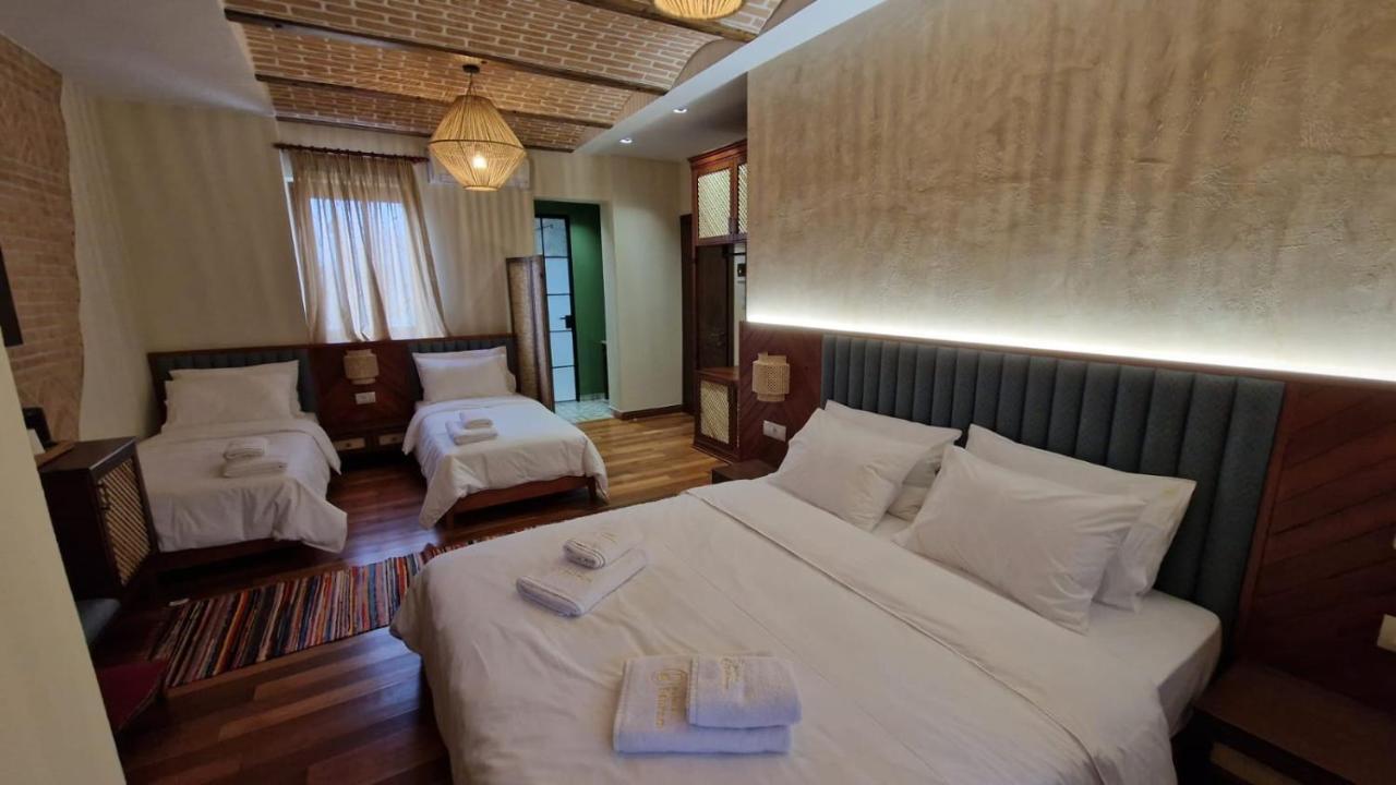 Bujtina Behram Hotel Korça Kültér fotó