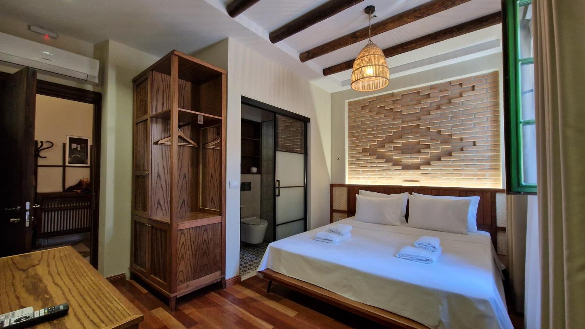Bujtina Behram Hotel Korça Kültér fotó